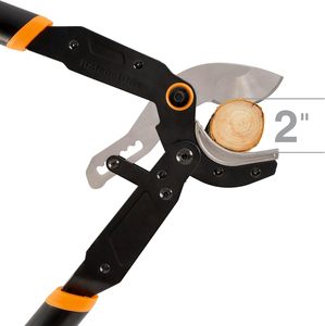 กรรไกรตัดกิ่งไม้ Fiskars รุ่น Ratchet Drive Anvil Lopper ขนาด 32 นิ้ว สำหรับงานหนัก ตัดได้สูงสุด 2 นิ้ว ด้ามจับแบบยึดติด ใช้งานง่าย บีบง่าย รับประกันตลอดอายุการใช้งาน - Product Image 5