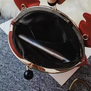 हैंडबैग और अद्वितीय मज़ेदार नवीनता क्रॉस बॉडी बैग फैशन व्यक्तित्व महिलाओं के लिए फैशन व्यक्तित्व रचनात्मक क्रैब के आकार के बैग - Product Image 6