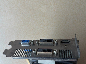 Carte graphique d'origine pour A-ssu 640 2 Go DDR3 avec double ventilateur pour un refroidissement amélioré et des performances stables. Conditi d'occasion - Product Image 3