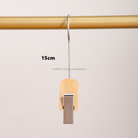 Logo personnalisé Crochet en métal à clip unique pour écharpe et chapeau Cintre d'extension de cheveux en bois de style moderne pour vêtements