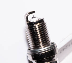 Bujía de iridio 90919-01230 con fuerte salida de chispa, reducción de fallos de encendido y alta durabilidad, compatible con Tiida/Pathfinder/Cube (BKR6EIX) - Product Image 2