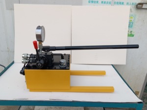 Pompe hydraulique manuelle DEELEAP 10000PSI/700BAR, outil hydraulique manuel à double action à deux vitesses pour applications industrielles - Product Image 1