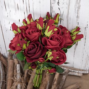 Bouquet de roses artificielles en velours CallaFloral, rouge foncé, polyester, décorations de mariage - Product Image 1