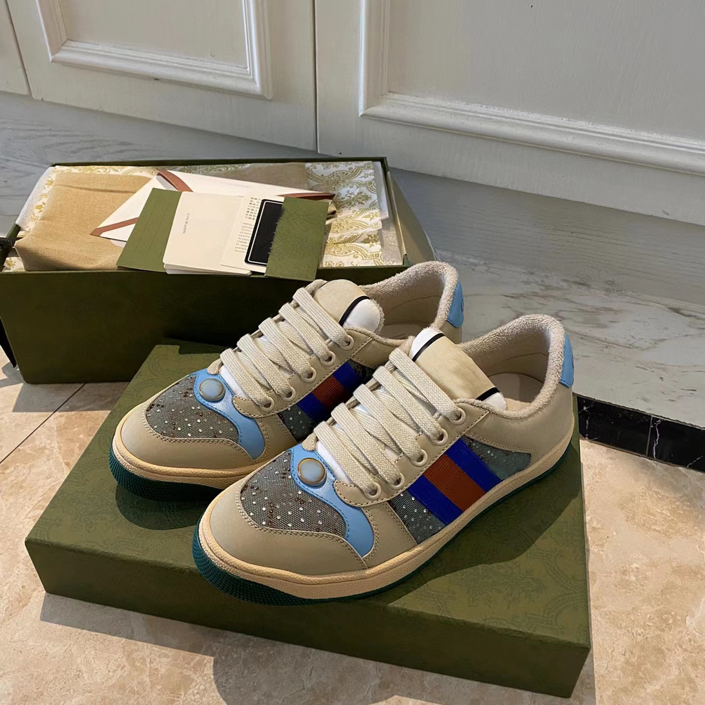 Zapatilla Deportiva Screener GG en lona GG/piel blanca | GUCCI® ES