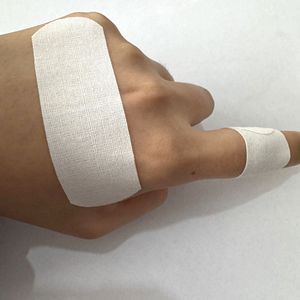 Pansements adhésifs personnalisés avec logo du fabricant, blanc cassé, à usage unique, de qualité médicale, pour la protection de la peau et le soin des plaies - Product Image 2