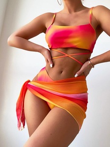 Conjunto de bikini de tres piezas con estampado tie-dye para mujer, traje de baño de dos piezas con falda de malla y estampado sólido para verano - Product Image 4