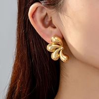 Anting Tusuk Geometris Bentuk Bunga Empat Kelopak Berlapis Elektroplating, Anting Wanita Mewah Ringan dan Stylish