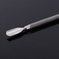 Poussoir à cuticules pour ongles avec conception à double tête pour l'élimination des peaux mortes Fader de manucure en acier inoxydable pour l'élimination des peaux mortes