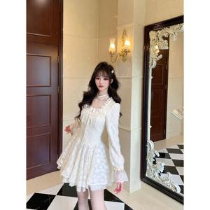 Vestido de Noche Estilo Princesa con Encaje Francés, Cintura Imperio, Escote Corazón, Malla Vintage, Flores y Detalles Midi Cómodos - Product Image 4