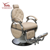 Fauteuil de barbier inclinable robuste de style rétro, en cuir capitonné beige, avec structure en métal poli, rotation à 360°