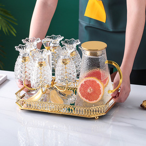 Porte-gobelets en verre doré avec base transparente et quatre supports pour la maison et le salon - Product Image 3