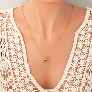 สร้อยคอแฟชั่นชุบทอง 18K โลหะผสมสังกะสี จี้รูปตัวยู สร้อยคอคล้องไหปลาร้า ของขวัญเครื่องประดับ - Product Image 1