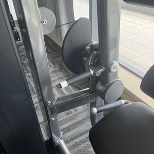 บริการ OEM อุปกรณ์ออกกำลังกายสำหรับฟิตเนสเชิงพาณิชย์ <span class=keywords><strong>KORIA</strong></span> จานน้ำหนักเหล็ก Q235เครื่องฝึกกล้ามเนื้อหน้าอกแบบเปิด-หุบสำหรับใช้งานในโรงยิม - Product Image 2