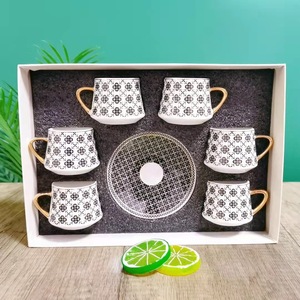 Set di piattini per tazze da caffè <span class=keywords><strong>in</strong></span> porcellana ambrata tazza da tè <span class=keywords><strong>in</strong></span> ceramica con piattino <span class=keywords><strong>in</strong></span> <span class=keywords><strong>alluminio</strong></span> e manico circolare <span class=keywords><strong>in</strong></span> metallo - Product Image 6