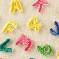Lettre de broderie classique d'inspiration vintage Chemin 3D brodé à la machine Petits styles Motifs de chapeau monogramme Styles de chapeau appliqués