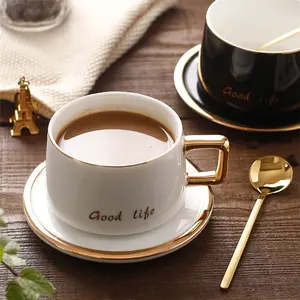 Elegantes tazas de café blancas con mango dorado de lujo Taza de cerámica europea con platillo