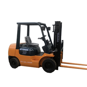 Toyota <b>Forklift</b> 2.5T Diesel Engine Powered Industrial Lift Truck with Cab and Safety Frame for Certified 0-2000 Hours - Product Image 2