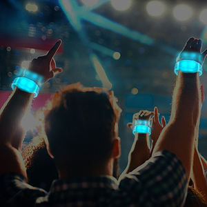 Özel LED bilezik konser işık promosyon bilekliği Tyvek şişe Led değnek işık <span class=keywords><strong>up</strong></span> numaraları işık konser olay parti için - Product Image 4