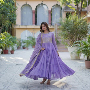 Traje Anarkali Moderno de Georgette Lavanda, Largo hasta el Suelo, con Bordado y Lentejuelas, de Secado Rápido, para Bodas/Fiestas - Product Image 1