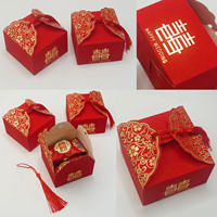 Boîte cadeau de mariage de luxe rouge personnalisée avec logo, finition mate et gaufrage, emballage recyclable pour invités