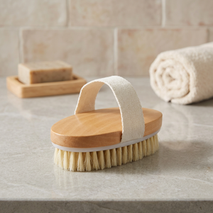 Brosse corporelle ovale portative Yuou avec logo personnalisé, poils de porc, support en bois et plastique, exfoliant simple pour massage de la peau sèche - Product Image 3