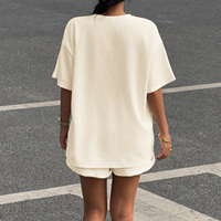 Ensemble décontracté 2 pièces pour femme, style loungewear et tenue de loisirs, coupe oversize ample, t-shirt tricoté à manches courtes et short avec poches, vente en gros