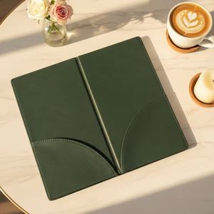 Cubierta Moderna para Menú de Cuero PU con 2 Bolsillos para Tarjetas, Logotipo Grabado, Diseño Portátil para Regalos Promocionales de Cafeterías/Bares - Product Image 1