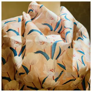 Design personnalisé vente en gros prix fleur blanche imprimé 100% coton satin Liberty London coton tissu popeline pour robes