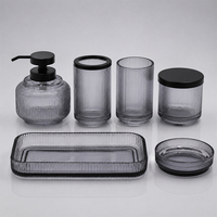 Ensemble d'accessoires de salle de bain en verre côtelé fumé de style européen, comprenant un distributeur de savon, un pot à coton, un porte-savon et un plateau, combinaison libre, OEM ODM