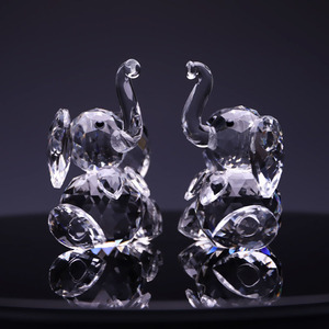 Figurines d'éléphants en cristal en gros d'usine, sculptures miniatures d'animaux en verre pour cadeaux de mariage - Product Image 2