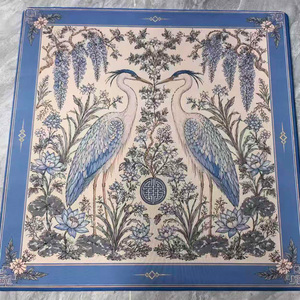 Tapete de Mahjong Chino Oriental de 31.5 Pulgadas, Personalizado con Patrón de Lirio de Cerámica Azul y Blanca, Portátil, para Jugar Mahjong - Product Image 1