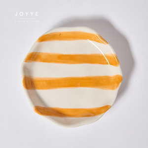 Assiette de fête en céramique de grès de 3,7 pouces, motif de rayures horizontales jaunes peintes à la main, formes organiques, JOYYE - Product Image 1