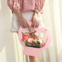 Boîte cadeau en carton blanc en forme de cœur, avec poignée longue, pour arrangements floraux frais, emballage de fêtes, thème amour