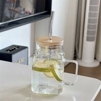 Gobelet carré transparent en verre résistant à la chaleur avec poignée, couvercle en bambou et paille pour café, lait, voyage