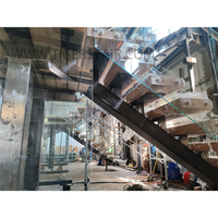 Escalier moderne en acier au carbone avec garde-corps en verre, livraison rapide, marches en chêne blanc américain, mono-stringer, sur mesure, abordable et à faible coût