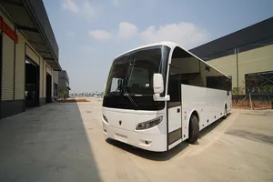 حافلة حافلة سياحية فاخرة وجولة خاصة 45 مقعدًا تعمل بالديزل جديدة يدوية حافلة مدرب صيني أوتوماتيكي مع شاشات للبيع في أفريقيا