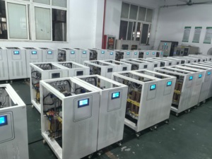 Xishun <span class=keywords><strong>Regulator</strong></span> tegangan AC tiga fase, <span class=keywords><strong>Regulator</strong></span> tegangan otomatis presisi tinggi seri 3-100kVA - Product Image 5