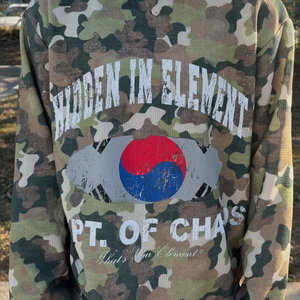 เสื้อยืดโอเวอร์ไซส์ทรงบ็อกซี่ ผ้าคอตตอนหนานุ่ม พิมพ์ลาย DTG ทั่วตัว ลายพราง ผ้าวาฟเฟิล แขนยาว แบบวินเทจ - Product Image 1