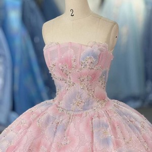 ชุดราตรีงาน Quinceanera รุ่น Dy6993 สีชมพูลายดอกไม้ แบบเกาะอก คอรูปหัวใจ ประดับกลิตเตอร์ กระโปรงบานระบายชายระบาย  พร้อมชายกระโปรงสั้นแบบ Train ยี่ห้อ Jancember - Product Image 3