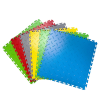 La dalle extérieure de vinyle de sport de PVC de style moderne couvre de carreaux détaillant antidérapage de garage avec la solution de conception graphique