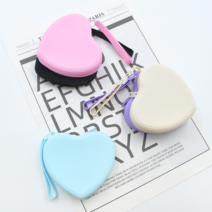 Fabrikgefertigte, kleine, wasserdichte, herzförmige Silikon-Kosmetiktasche für Lippenstifte, Make-up und Münzen mit großem Fassungsvermögen - Product Image 2