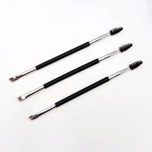 Cepillo de cejas doble con punta angular y cepillo tipo spoolie - Product Image 3