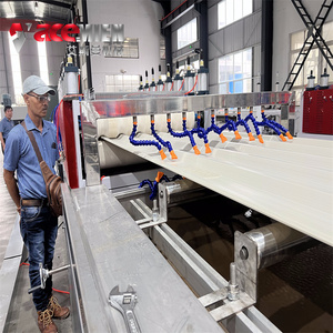Ligne de production de machines de co-extrusion pour plaques de toiture en PVC ASA ondulé, résine, plastique émaillé, plaque PC creuse - Product Image 3