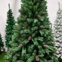 Hochwertiger OEM Unbeleuchteter PVC 6ft 7ft 8ft Grüner Weihnachtsbaum mit Tannenzapfen und Metallständer für Innenraum-Feiertagsdekoration