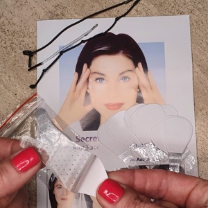 Nastri Adesivi per Lifting Istantaneo di Viso e Collo, Ricarica per Strumento di Trucco con Effetto Lifting Immediato - Product Image 5