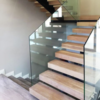 Escaliers droits en verre d'intérieur modernes de haute qualité, bande de roulement en bois simple pour une utilisation en appartement