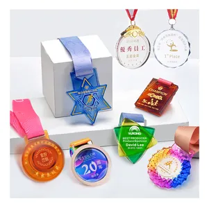 Tasarım spor yüksek kalite kişiselleştirilmiş DIY şeffaf kristal renkli sır cam plak madalya seyahat ödülü