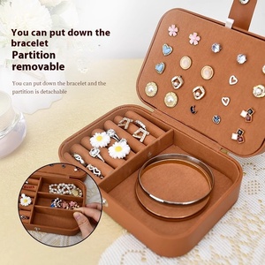 Boîte en cuir <span class=keywords><strong>doré</strong></span> de grande capacité pour bijoux rétro haut de gamme, idéale pour ranger boucles d'oreilles, bagues, bracelets et colliers - DORE Zhejiang - Product Image 2