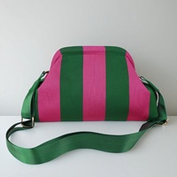 Sac à bandoulière tricoté à rayures tendance, sac à main tricoté pour femme, trousse de maquillage tricotée à rayures colorées, sac de rangement avec logo
