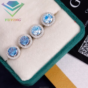 ต่างหูแบบติดหูทรงกลม ฮิปฮอป กว้าง 10 มม. ชุบไวท์โกลด์ เงินแท้ 925 ประดับเพชรโมอิสซาไนต์สีน้ำเงิน VVS ระยิบระยับ - Product Image 4